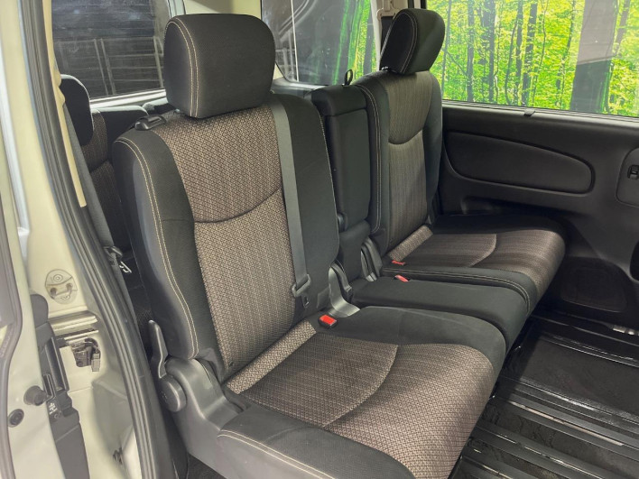 2014 Nissan Serena DAA-HFC26 (UW-69fff5898ba82)[19]