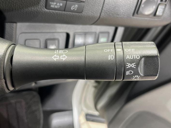 2014 Nissan Serena DAA-HFC26 (UW-69fff5898ba82)[29]
