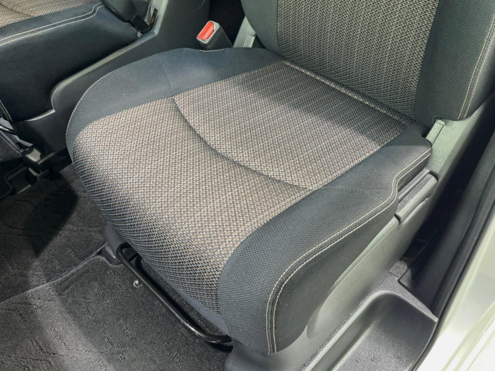 2014 Nissan Serena DAA-HFC26 (UW-69fff5898ba82)[13]