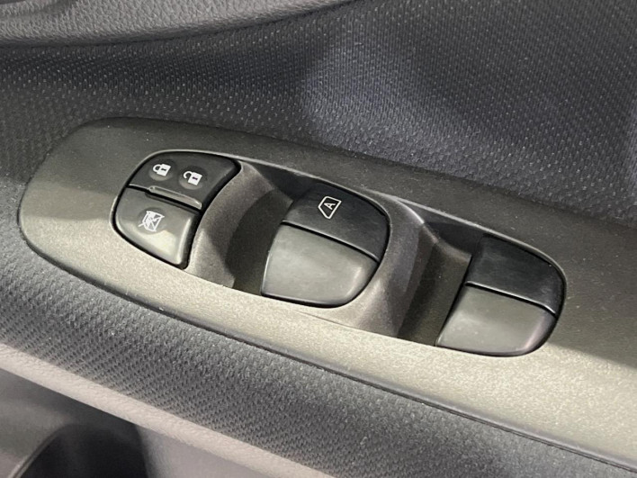 2014 Nissan Serena DAA-HFC26 (UW-69fff5898ba82)[21]