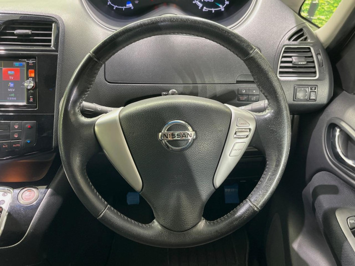 2014 Nissan Serena DAA-HFC26 (UW-69fff5898ba82)[16]