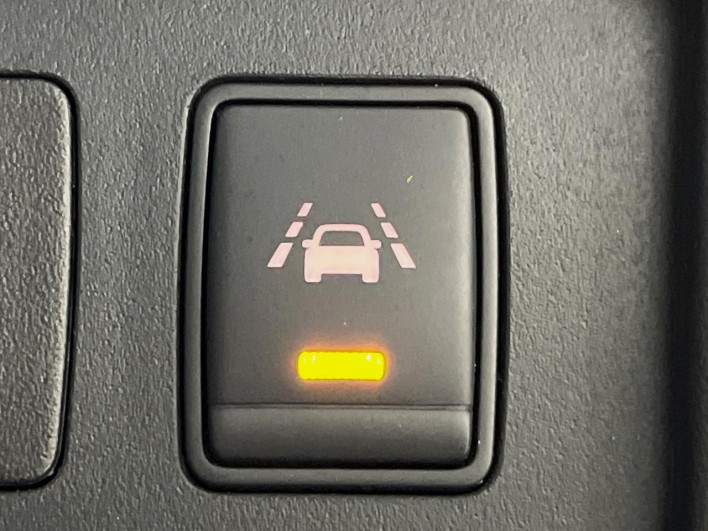 2014 Nissan Serena DAA-HFC26 (UW-69fff5898ba82)[26]