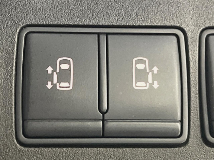 2014 Nissan Serena DAA-HFC26 (UW-69fff5898ba82)[25]