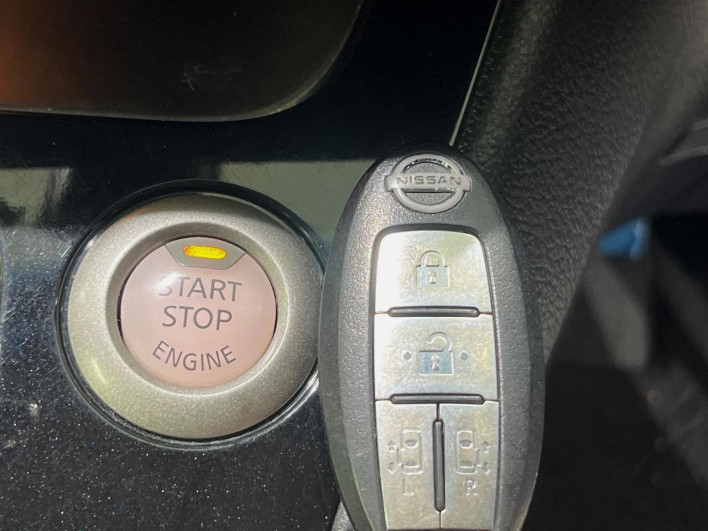 2014 Nissan Serena DAA-HFC26 (UW-69fff5898ba82)[22]