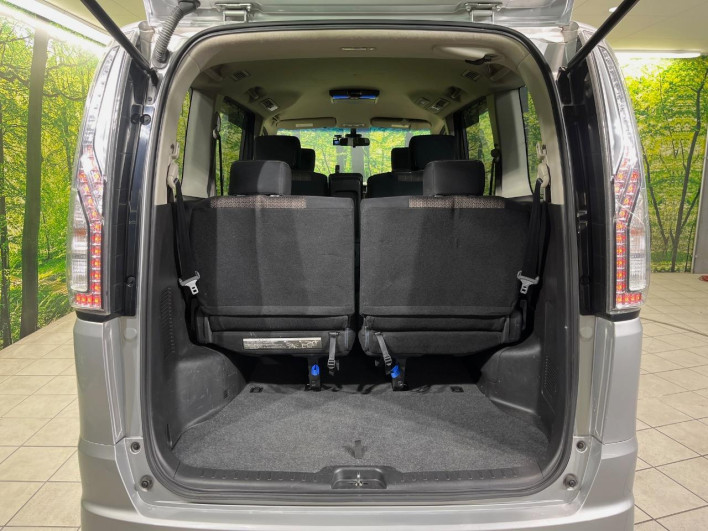 2014 Nissan Serena DAA-HFC26 (UW-69fff5898ba82)[10]