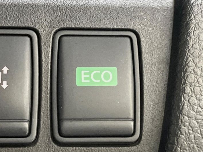 2014 Nissan Serena DAA-HFC26 (UW-69fff5898ba82)[24]