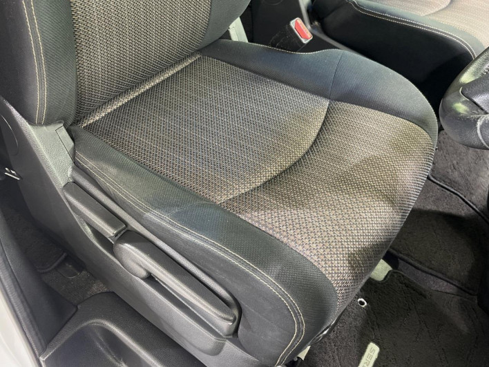 2014 Nissan Serena DAA-HFC26 (UW-69fff5898ba82)[15]