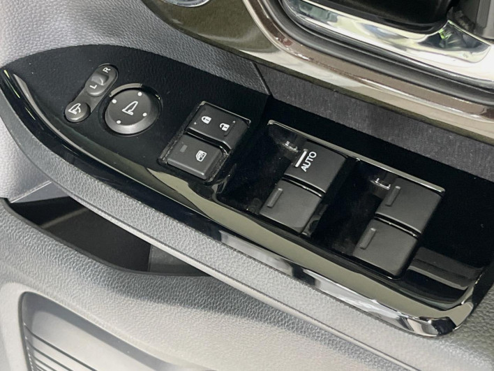 2019 Honda N-BOX CUSTOM DBA-JF3 (UW-69fff597d747f)[20]