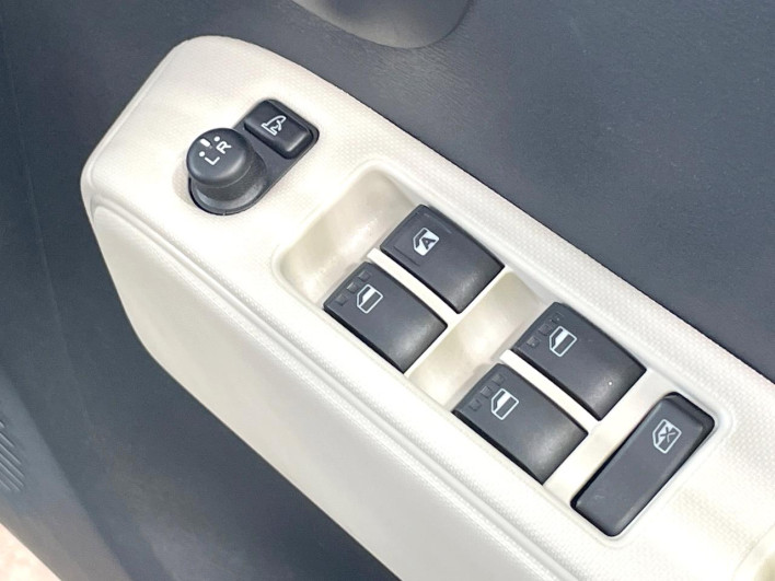 2013 Daihatsu Mira Cocoa DBA-L675S (UW-69fff5aeded96)[11]
