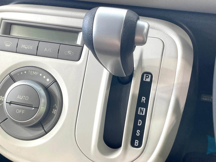 2013 Daihatsu Mira Cocoa DBA-L675S (UW-69fff5aeded96)[17]
