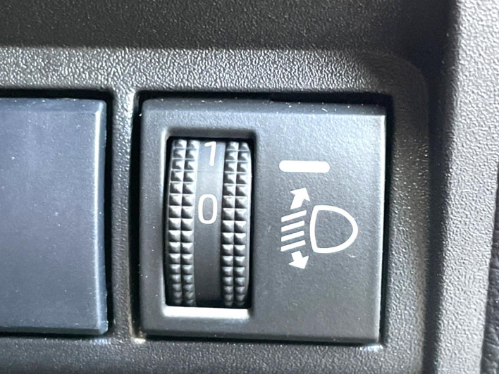 2021 Toyota Yaris Cross 6AA-MXPJ10 (UW-69fff5e7036f1)[23]