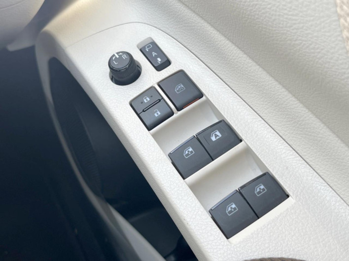 2019 Toyota Sienta DBA-NSP170G (UW-69fff5f85a9be)[14]