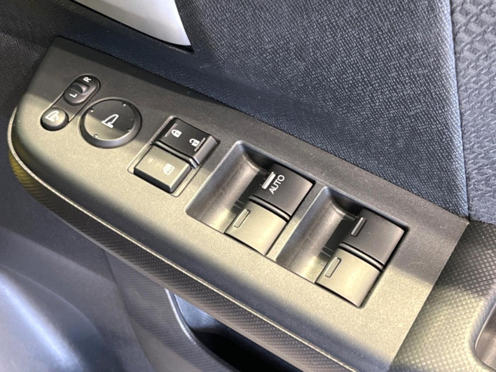 2014 Honda Stepwgn Spada DBA-RK5 (UW-69fff5fdef67c)[18]