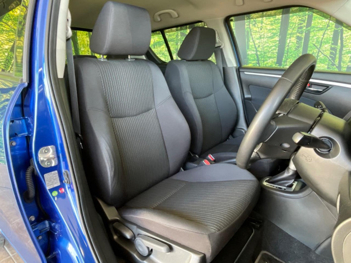 2016 Suzuki Swift DBA-ZC72S (UW-69fff6146cc2c)[15]