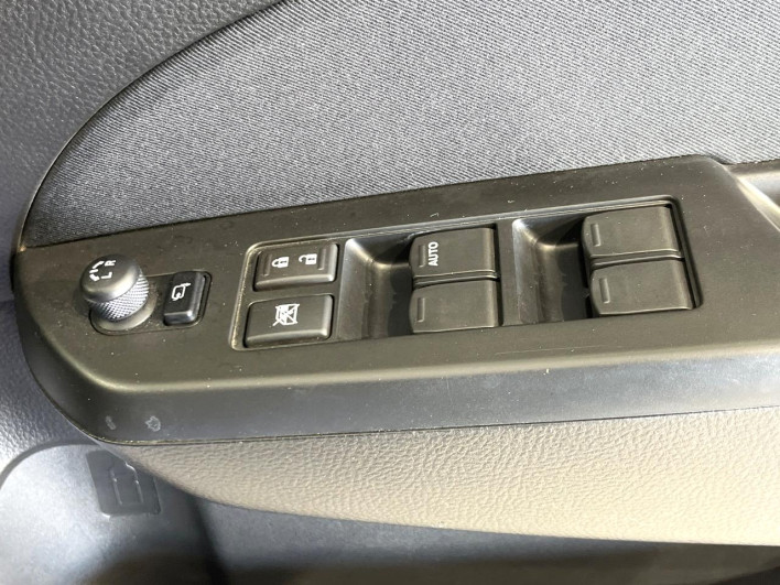 2014 Suzuki Swift DBA-ZD72S (UW-69fff614b8688)[16]