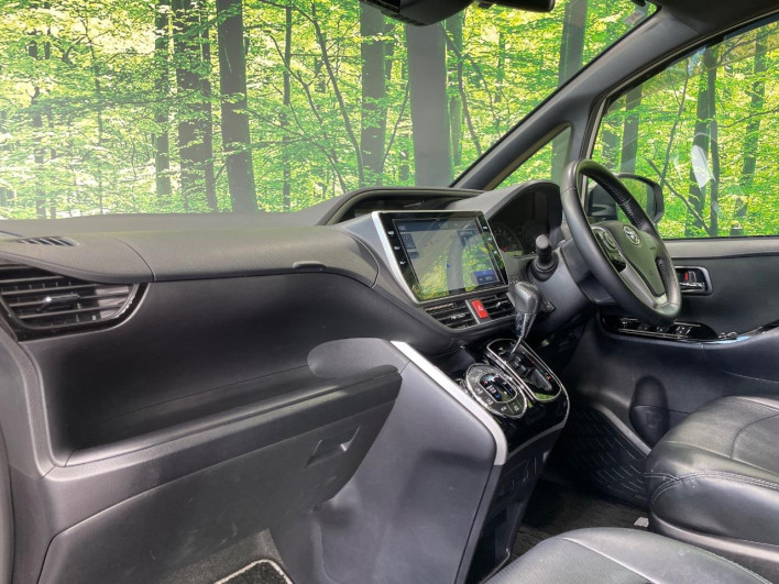 2020 Toyota Voxy DBA-ZRR80W (UW-69fff61e25541)[26]