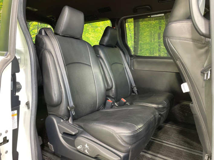 2020 Toyota Voxy DBA-ZRR80W (UW-69fff61e25541)[22]