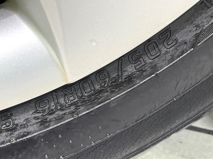 2014 Toyota Prius α DAA-ZVW41W (UW-69fff625133c5)[17]