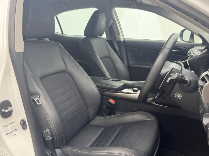 2014 Lexus IS DAA-AVE30 (UW-6a0146a25c6f4)[11]