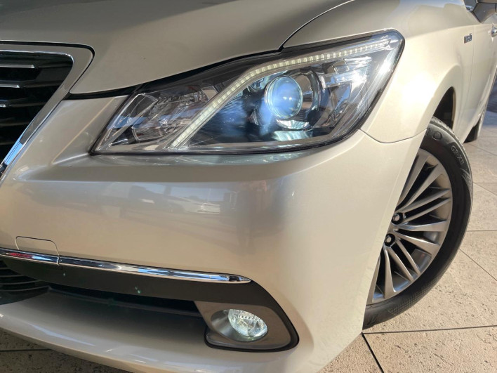 2013 Toyota Crown Hybrid DAA-AWS210 (UW-6a0146a38bbb8)[8]