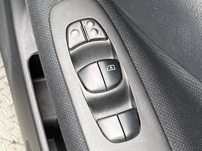2012 Nissan Serena DBA-FC26 (UW-6a0146c87c982)[19]