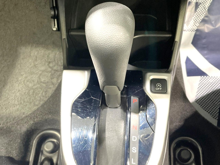 2014 Honda Fit DBA-GK3 (UW-6a0146d20fbee)[12]