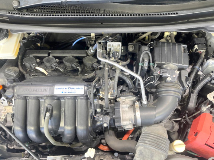 2017 Honda Fit Hybrid DAA-GP5 (UW-6a0146d387340)[4]