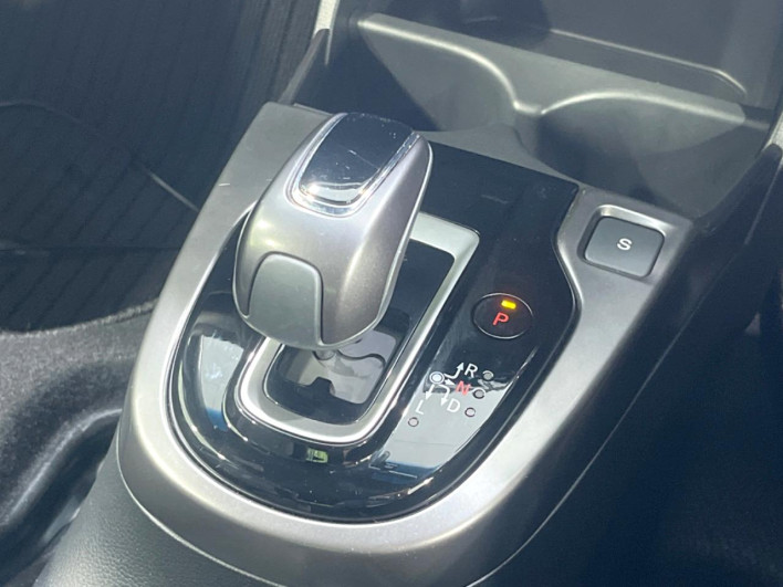 2017 Honda Fit Hybrid DAA-GP5 (UW-6a0146d387340)[27]