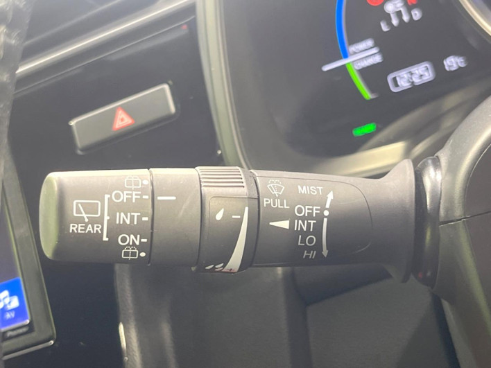 2017 Honda Fit Hybrid DAA-GP5 (UW-6a0146d387340)[24]