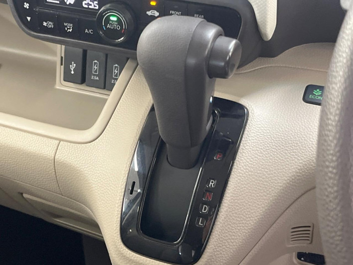 2019 Honda N-BOX DBA-JF3 (UW-6a0146ea5b338)[16]
