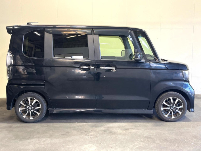 2019 Honda N-BOX CUSTOM DBA-JF3 (UW-6a0146ea9a5d2)[18]
