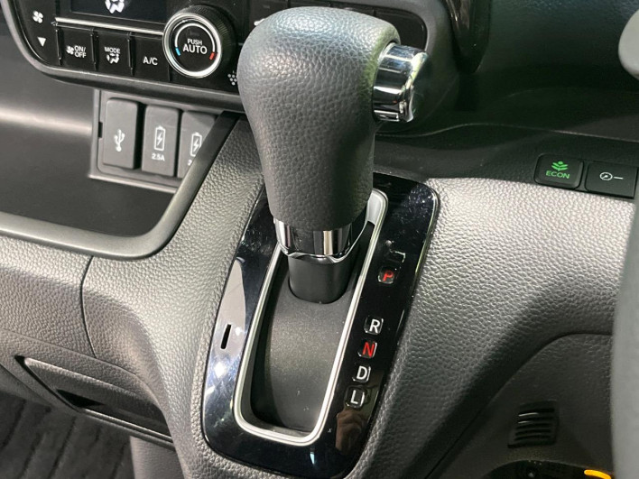 2020 Honda N-BOX CUSTOM 6BA-JF3 (UW-6a0146ee72b18)[11]