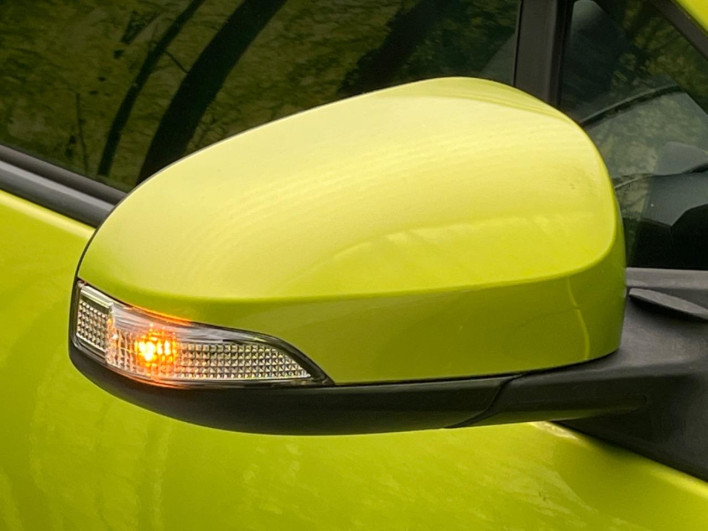 2015 Toyota Aqua DAA-NHP10 (UW-6a01473f23715)[29]