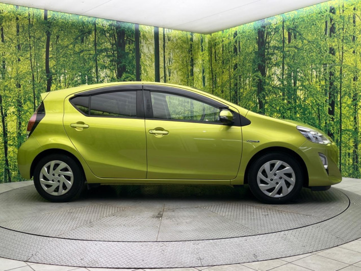 2015 Toyota Aqua DAA-NHP10 (UW-6a01473f23715)[10]