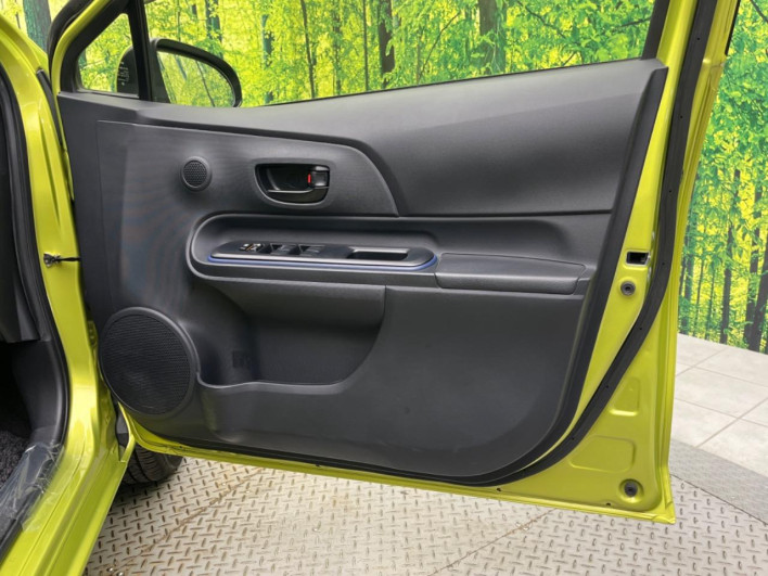 2015 Toyota Aqua DAA-NHP10 (UW-6a01473f23715)[22]