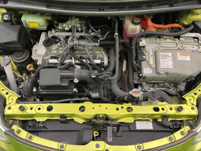 2015 Toyota Aqua DAA-NHP10 (UW-6a01473f23715)[5]