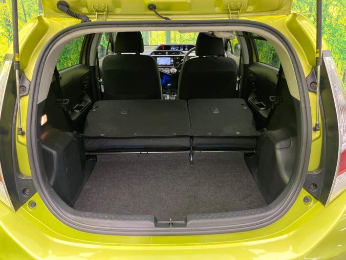 2015 Toyota Aqua DAA-NHP10 (UW-6a01473f23715)[12]