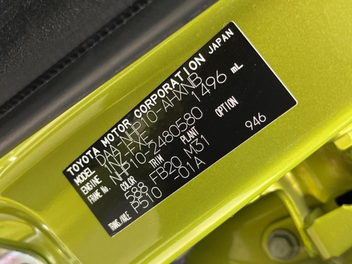 2015 Toyota Aqua DAA-NHP10 (UW-6a01473f23715)[1]