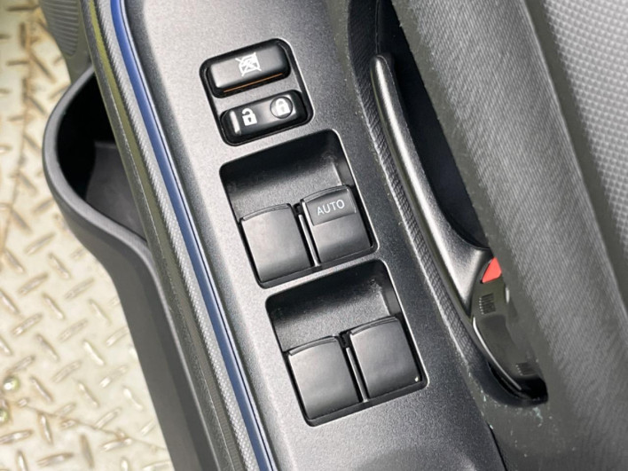 2015 Toyota Aqua DAA-NHP10 (UW-6a01473f23715)[20]