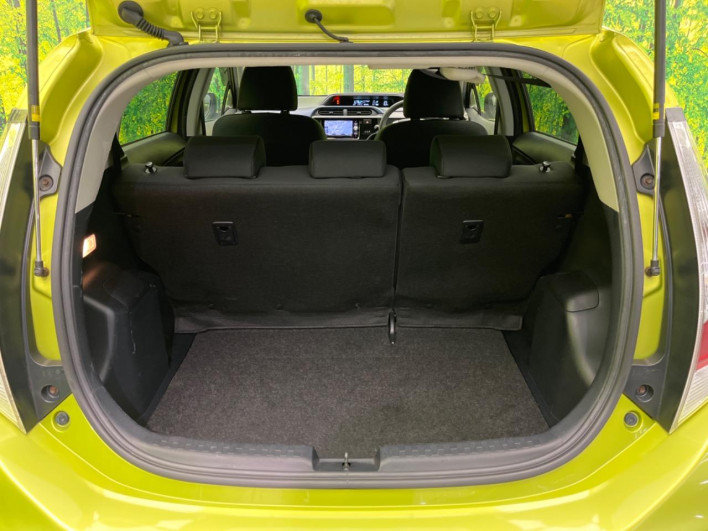 2015 Toyota Aqua DAA-NHP10 (UW-6a01473f23715)[13]