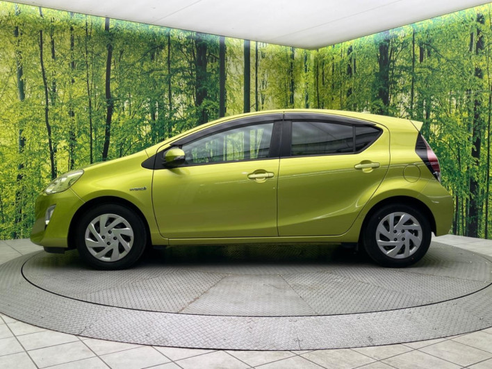 2015 Toyota Aqua DAA-NHP10 (UW-6a01473f23715)[28]