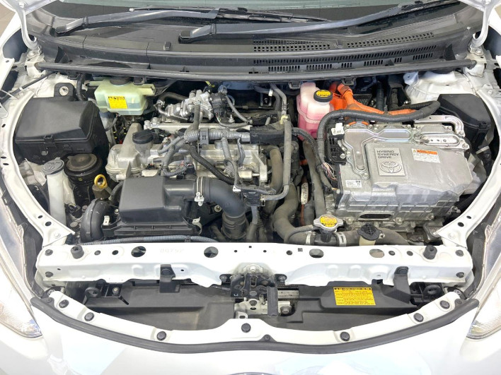 2015 Toyota Aqua DAA-NHP10 (UW-6a014741151ec)[10]