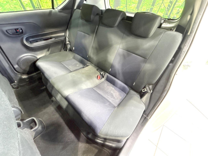 2015 Toyota Aqua DAA-NHP10 (UW-6a014741151ec)[26]