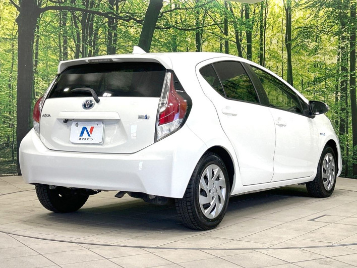 2015 Toyota Aqua DAA-NHP10 (UW-6a014741151ec)[21]