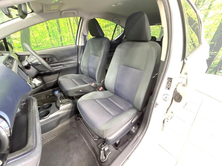 2015 Toyota Aqua DAA-NHP10 (UW-6a014741151ec)[25]