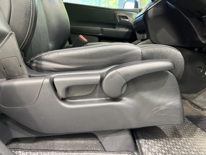 2014 Honda Odyssey DBA-RC1 (UW-6a0147476448a)[29]