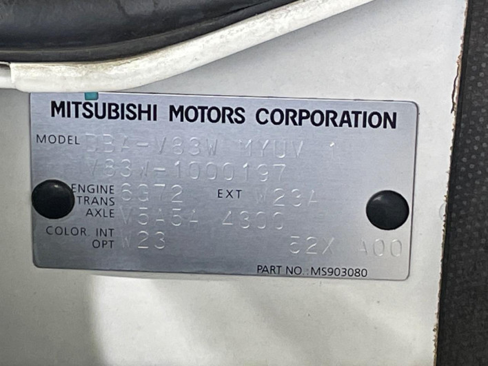 2017 Mitsubishi Pajero DBA-V83W (UW-6a01475552865)[1]