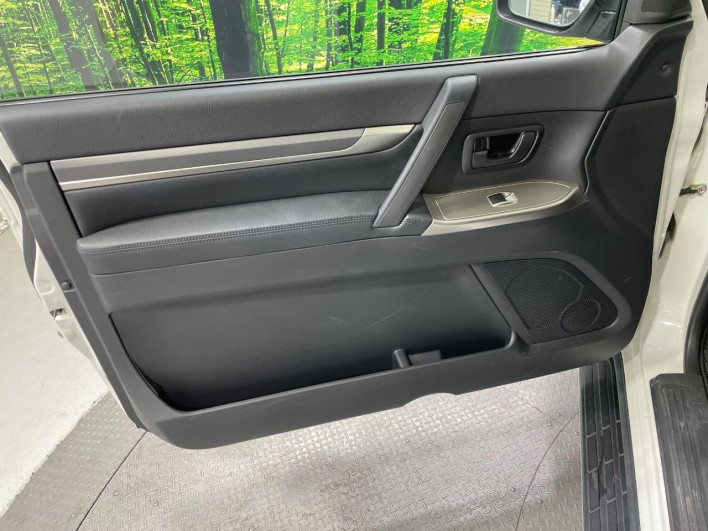 2017 Mitsubishi Pajero DBA-V83W (UW-6a01475552865)[27]
