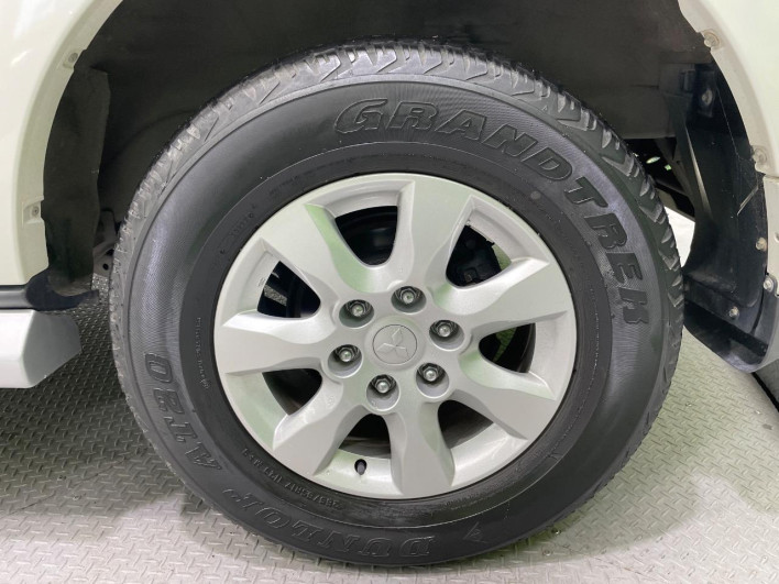 2017 Mitsubishi Pajero DBA-V83W (UW-6a01475552865)[11]