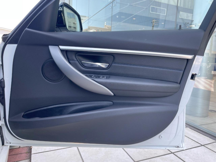 2018 BMW 3 Series LDA-8C20 (UW-6a01475a6fd3f)[25]